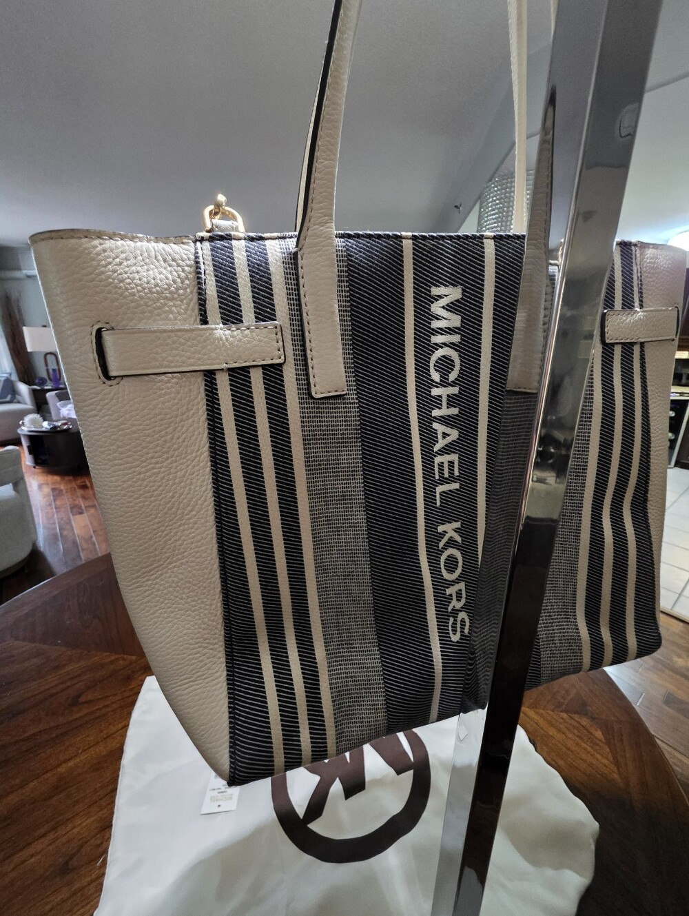 Michael Kors Tote - Picture 3 of 8